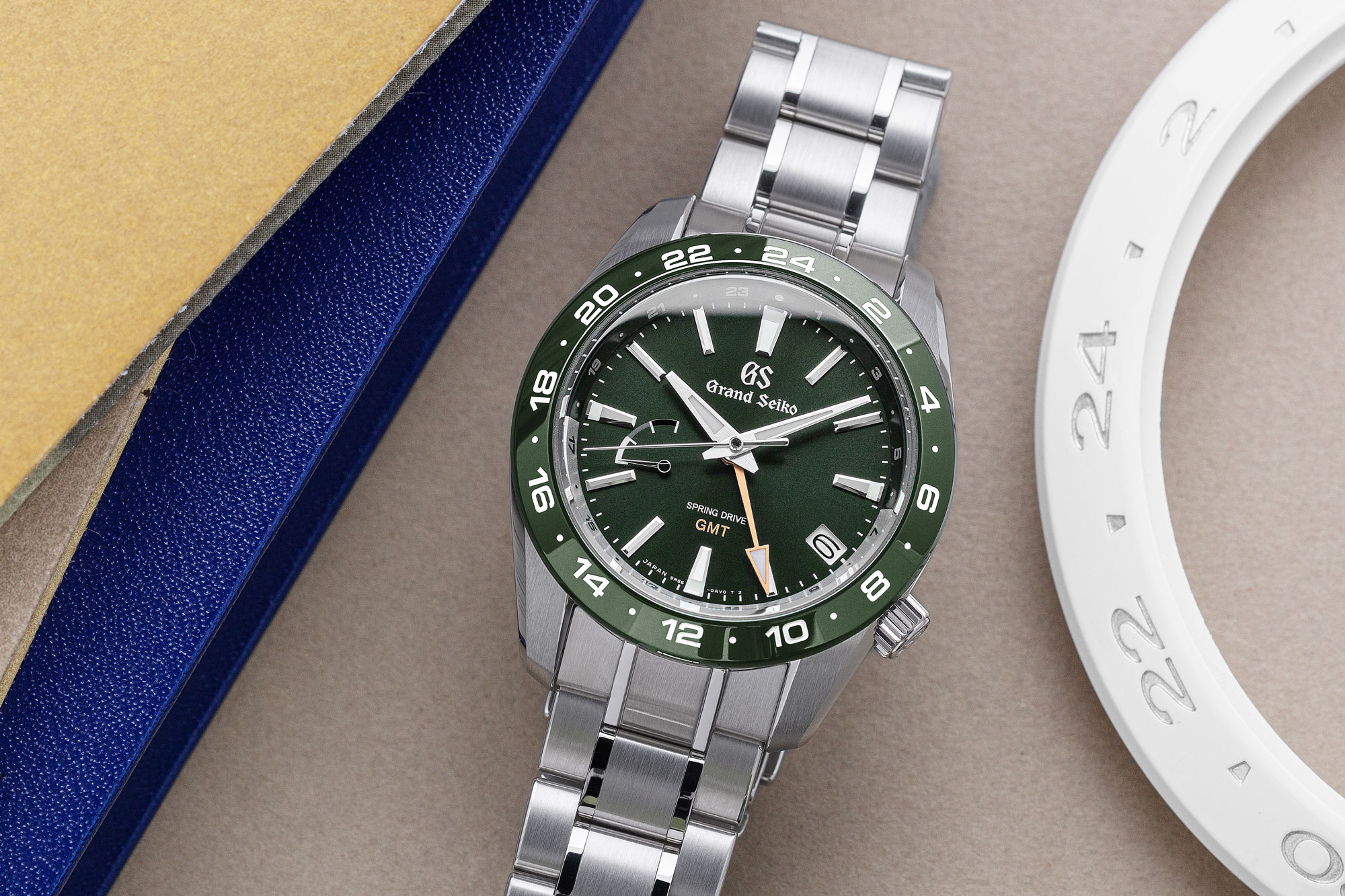 SBGE257 pairs green with a gold-tone GMT hand for an extra splash of color.