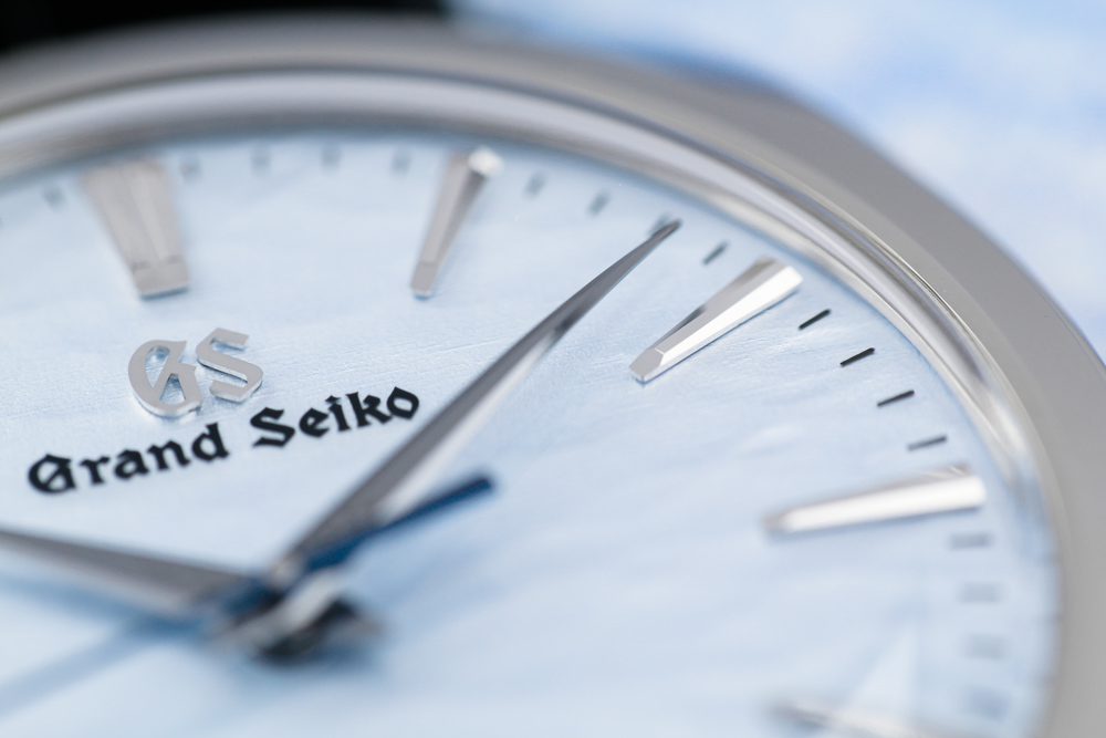 Curved indexes and minutes hand.