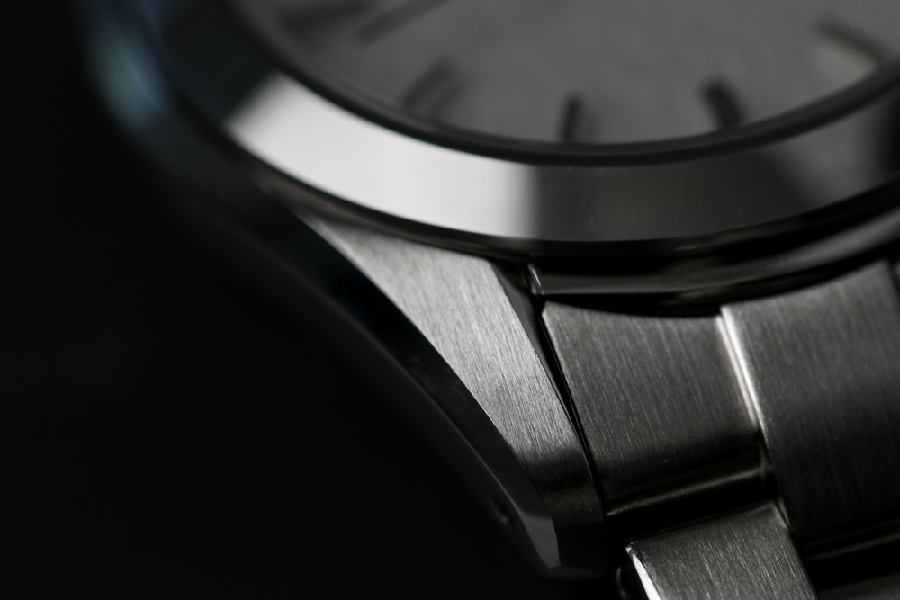 The case features a dynamic mix of finishes.